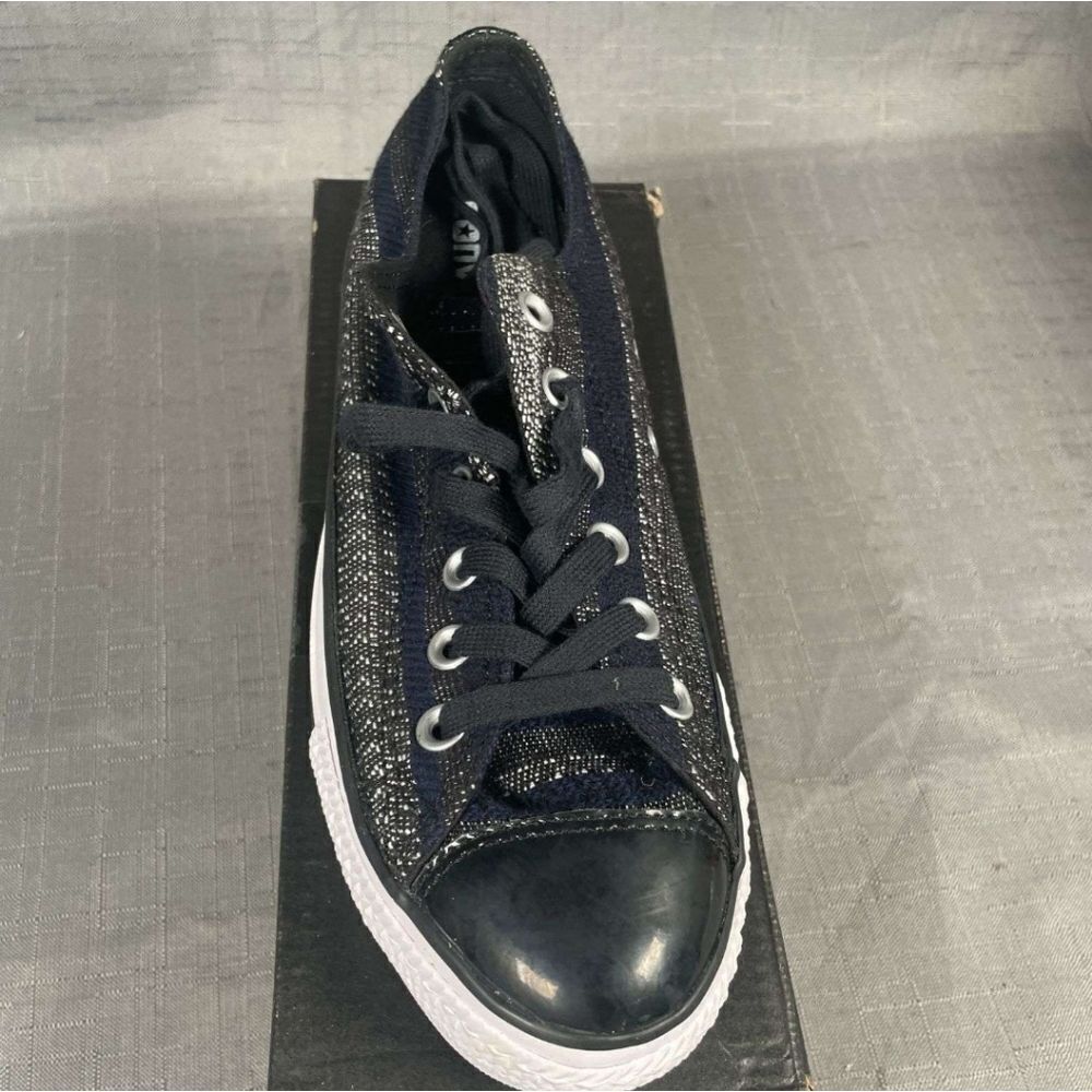 Converse 6 men 8 Women's New in box